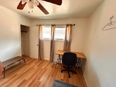 room for rent to male student