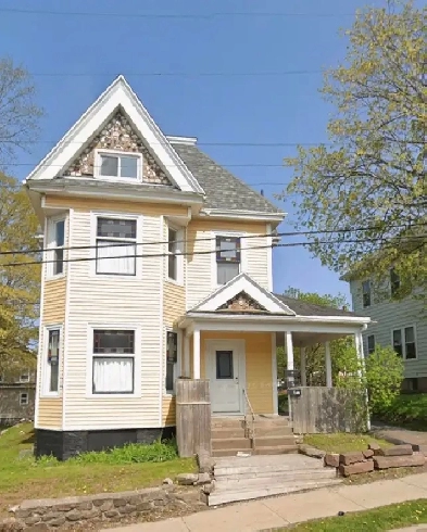 Newley Renovated 2bdrm Apartment