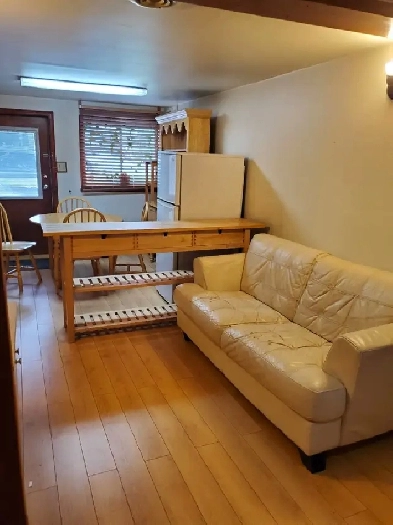 Joli 2 1/2 très propre, style loft à loyer