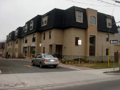 3 Bedroom Apartment – Adelaide St. N.