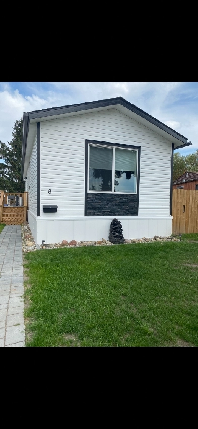 2023 mobile home Castle view, Village Park, low condo fees!