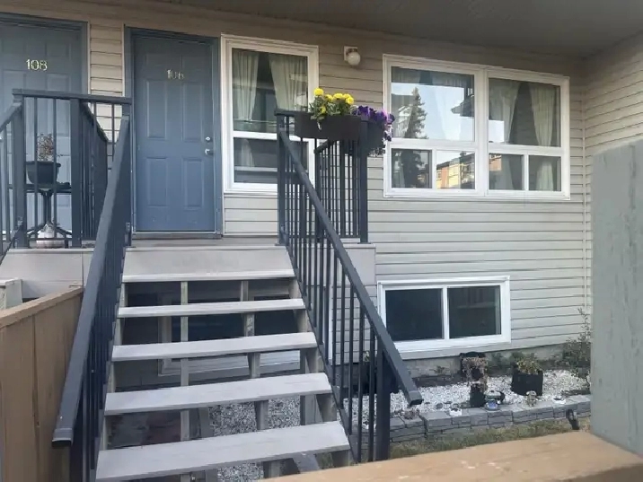 3 Bed   Den Townhouse Style Apartment