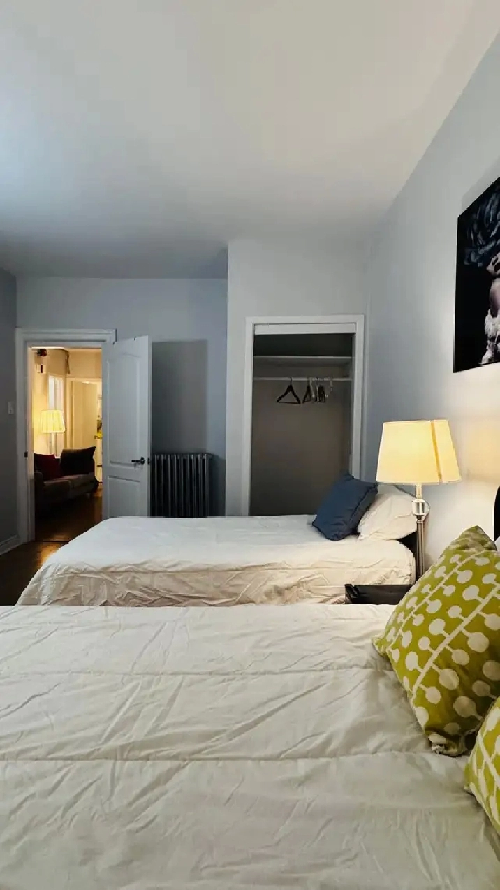 TORONTO, QUEEN & BATHURST, 3 BED, 1 BATH FURNISHED APT FOR RENT