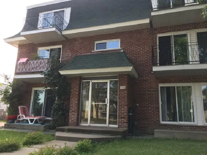 BOISBRIAND 5 1/2 PRÈS DE PLACE ROSEMÈRE.