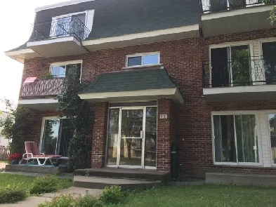 BOISBRIAND 5 1/2 PRÈS DE PLACE ROSEMÈRE.