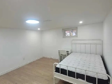 $580utility and parking included  Oshawa 3minuts to 401 & GO