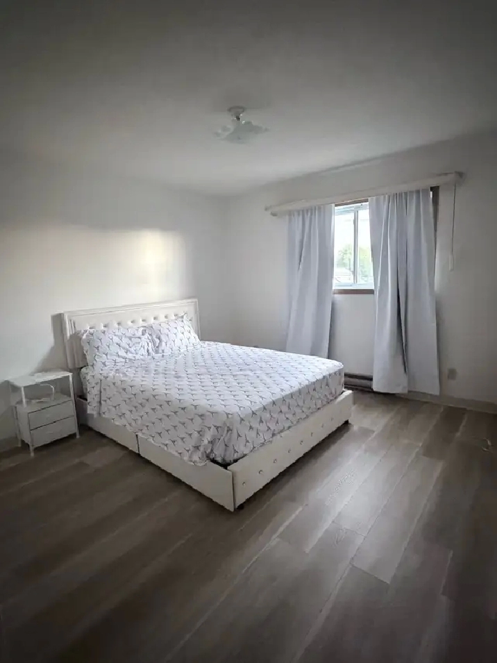 Spacious Bright 2 Bdrm