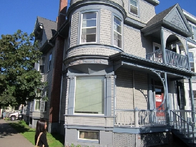 South End Large Sunny 3 Bedroom Flat