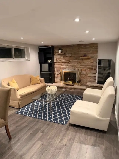 Lovely2 bedrooms furnished walk out in the house