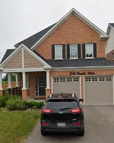 4 Bed   Den and 3.5 Bathrooms