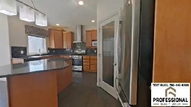 2600 sqft 4 Bed   Den / 3.5 Bath Home in MacTaggart with Bsmt