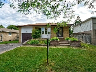 Five Bedrooms Detached House  for Sale By Owner