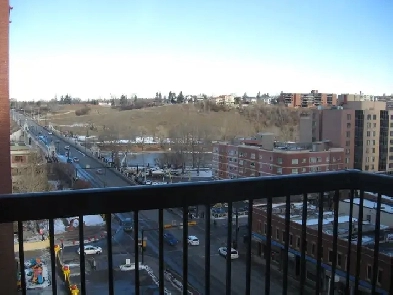 DOWNTOWN BACHELOR CONDO