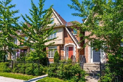 Freehold Townhome In Churchill Meadows!