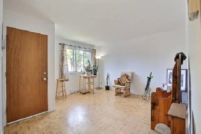 Beau 4½ à louer avec grande cour privée   5 électroménagers