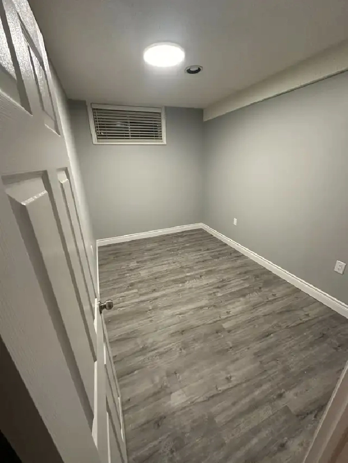 2 Beds BSMT for Couple or 2 Friends – Lawrence/Bathgate - Sep 1