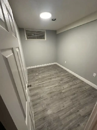 2 Beds BSMT for Couple or 2 Friends – Lawrence/Bathgate - Sep 1