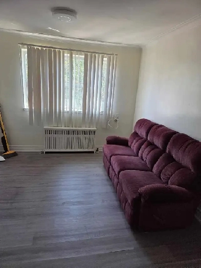 Bright 1 Bedroom Apartment - Gerrard & Woodbine