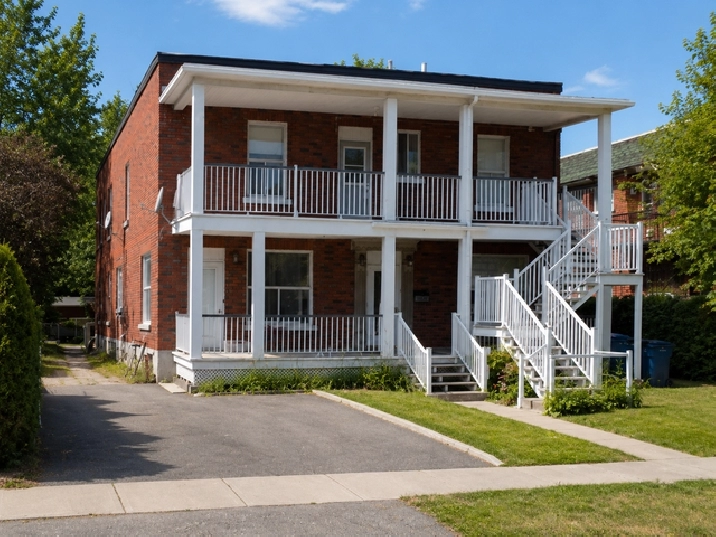 16 chambres à louer – Saint-Hyacinthe – 8 500 $/mois | 16 Rooms