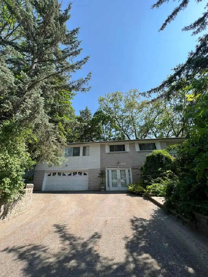 3-4 bedroom house, 2.5 washrooms, 2 parking, close to UTM, 403