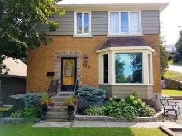 SPACIOUS & BRIGHT 2 BEDROOM APT - QUIET, BEAUTIFUL NEIGHBORHOOD!