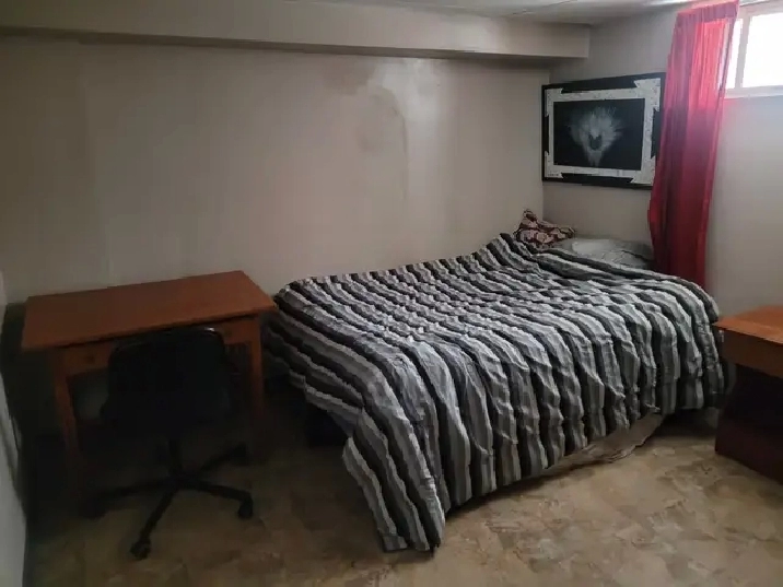 Male only guest room $450-500 monthly U of Winnipeg welcome
