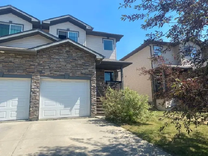#6711 3 bedroom duplex in Pinnacle with garag. Available Now!