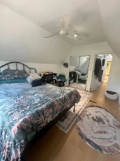 One Bedroom Apartment, Steps to Subway