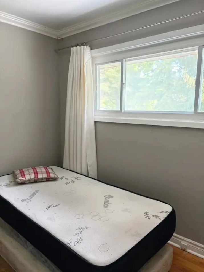 Furnished Room for rent on main floor,Oxford Street West London