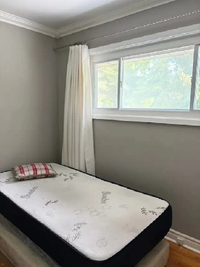 Furnished Room for rent on main floor,Oxford Street West London