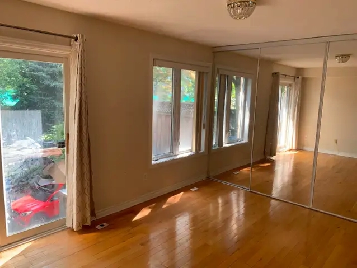 Private Room for Rent in Leaside female only