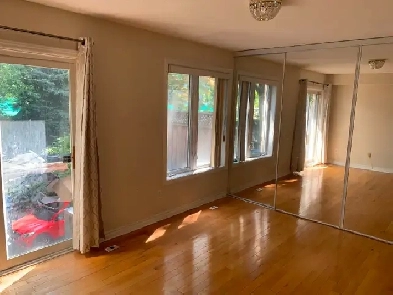 Private Room for Rent in Leaside female only