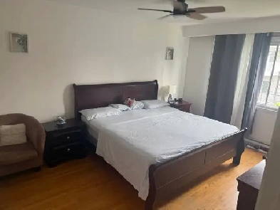 Grande chambre à louer à Montréal avec Lit King size Tout inclus
