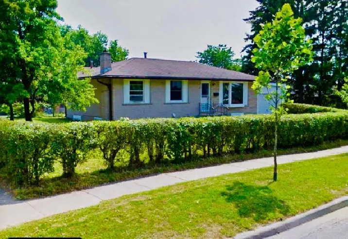 Beautiful 3-Bedroom Bungalow (upper floor) with Garage