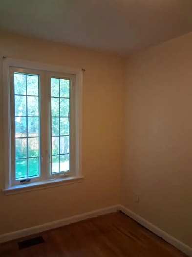 Room for rent in Scarborough house.
