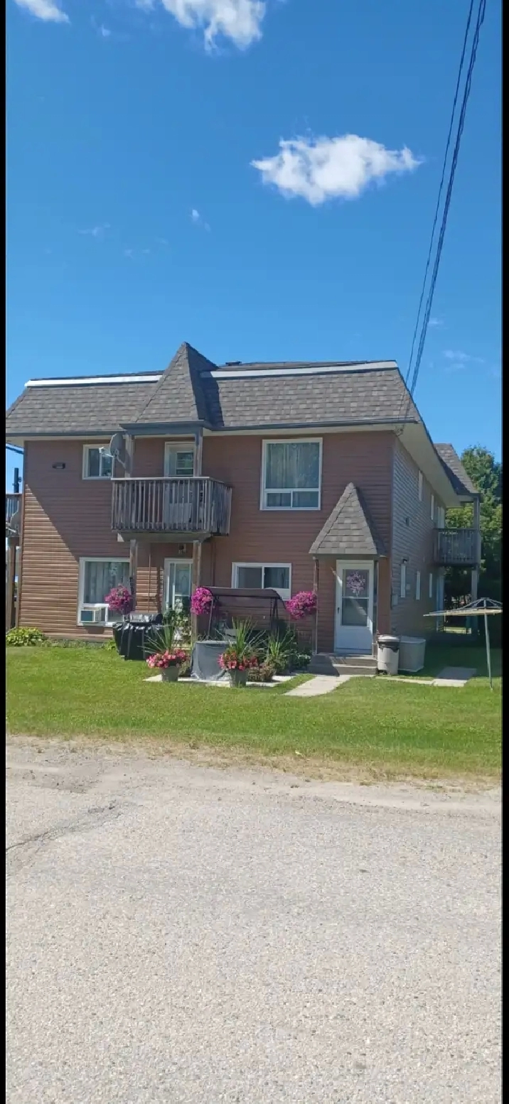 Beautiful 2 bedroom Upper-level Sturgeon Falls