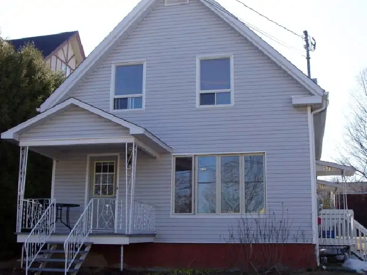 6½  sur 2 étages   sous-sol