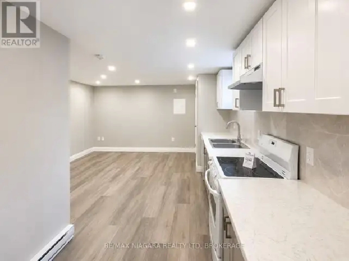 Lower Bachelor Unit In St Catharines