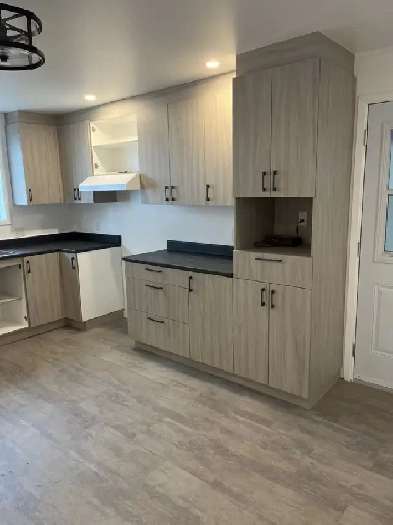 Logement 5 1/2, renové au 1ier étage d'un triplex a Granby