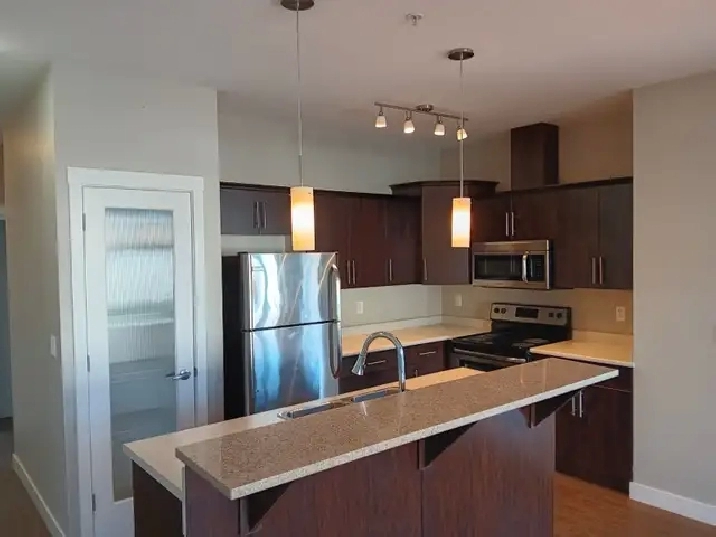 $1,800 / 2 Bedroom/1.5 Bathroom Suite Available - Sept 1st