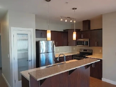 $1,800 / 2 Bedroom/1.5 Bathroom Suite Available - Sept 1st