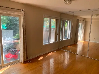 Female-Only Private Room for Rent – Leaside, East York | $1,000