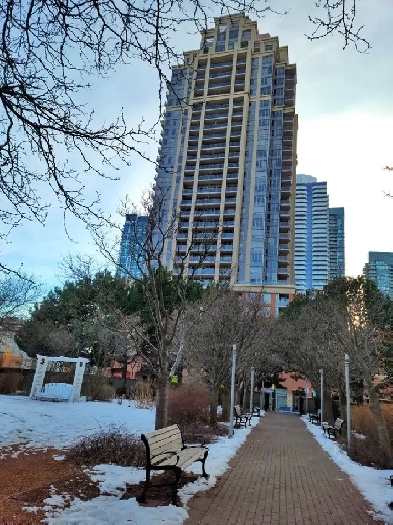 Private Room for Rent - Near Square One Mall & Sheridan College