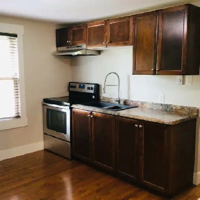 WALK TO EITHER MONCTON HOSPITAL- BRIGHT 1 BEDROOM APARTMENT