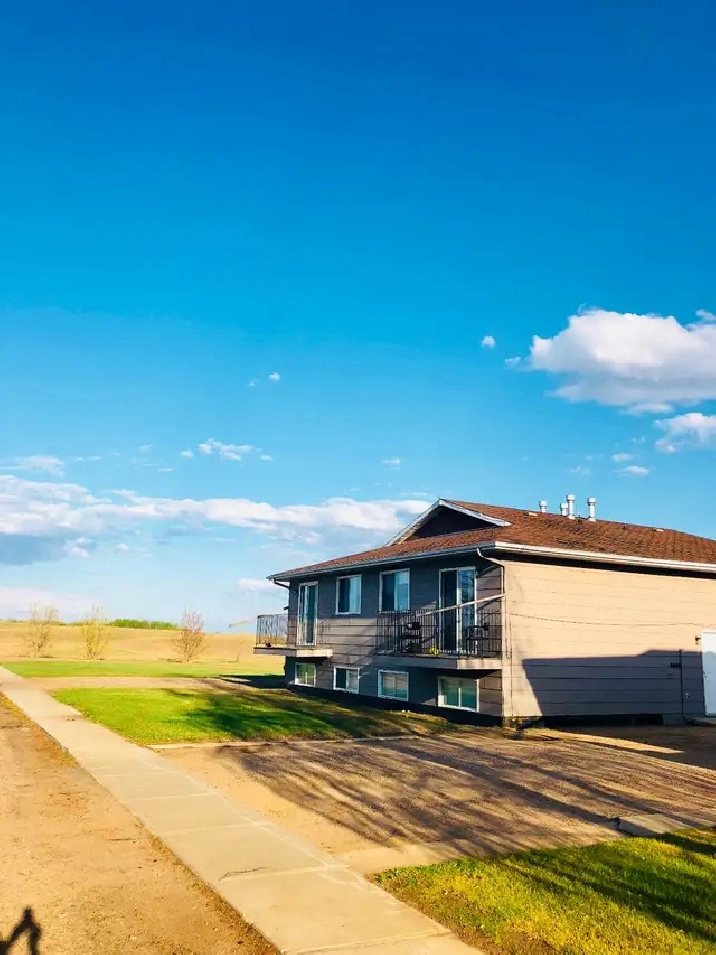 Sept 1/ Town of Two Hills/2 Bedroom Townhouse/Balcony