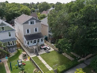 SPACIOUS NEW LISTING! 286 Eugenie St