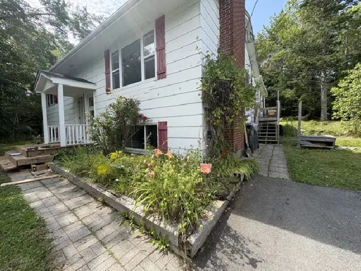 26-078 Bright and spacious upper flat in Tantallon