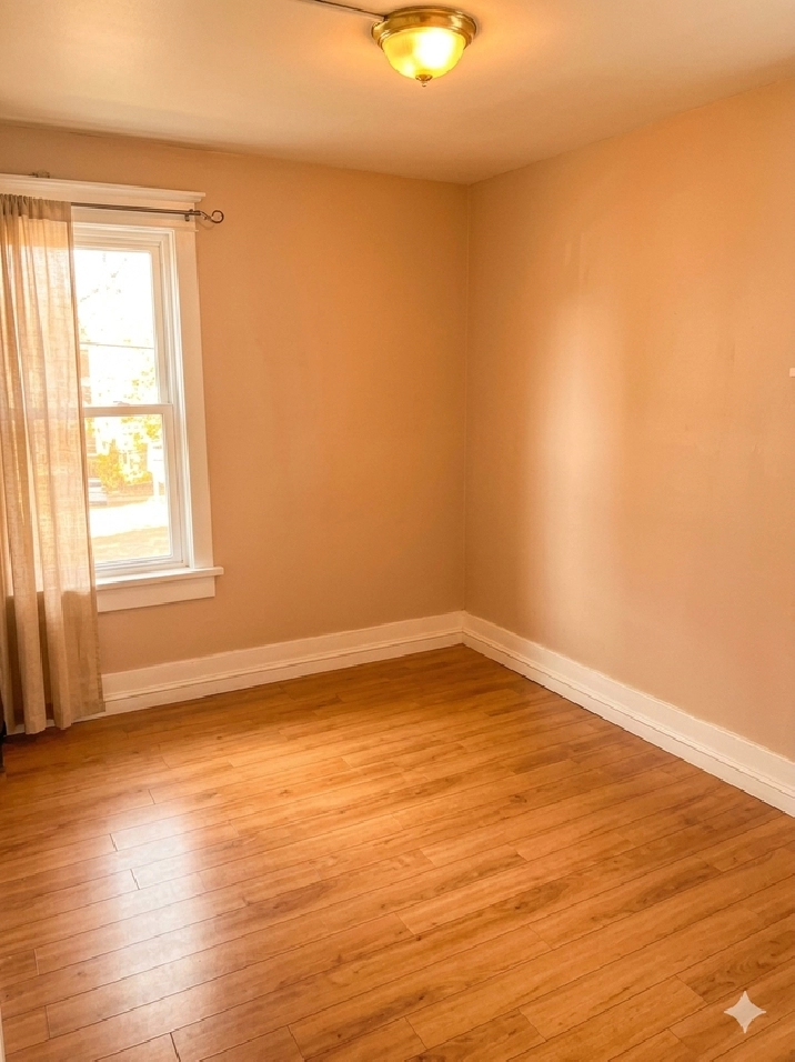 (Downtown) Private ROOM, Furnished @ 2-Bedroom Apartment,Quiet!