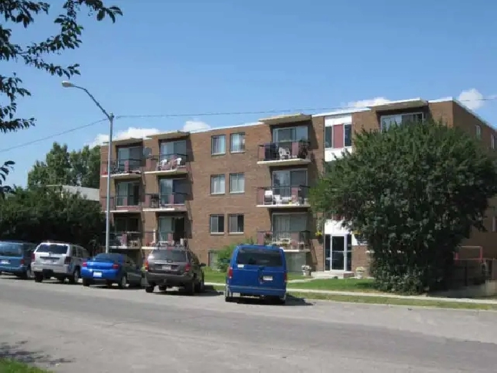 RENOVATED LARGE inner-city 2BR apt, 15 min to downtown (Sunalta)