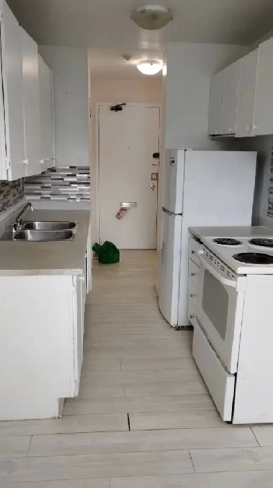 Spacious 1 and 2 Bedroom Apartments close to TTC, shops and groc